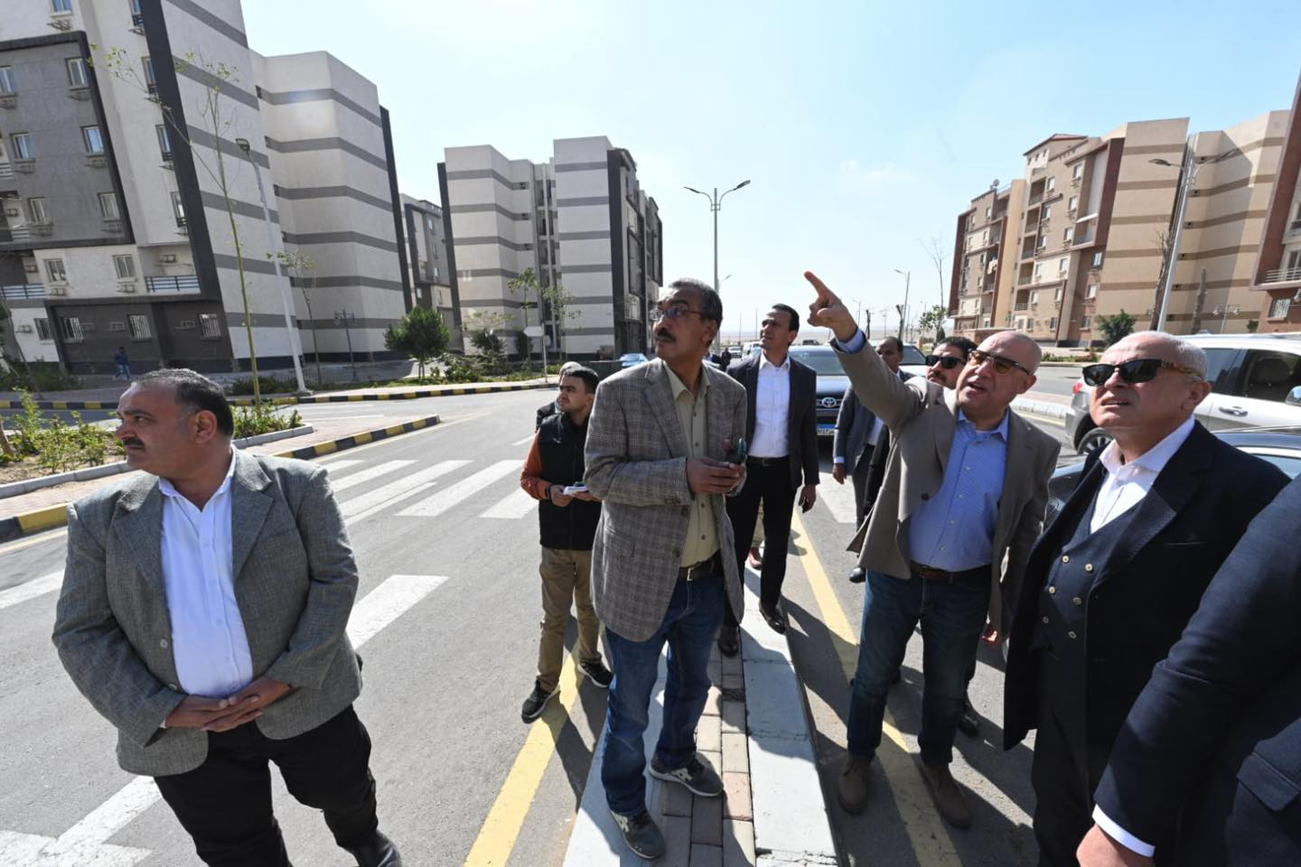 وزير الإسكان يتفقد الموقف التنفيذى للوحدات السكنية بمشروع "زهرة العاصمة"